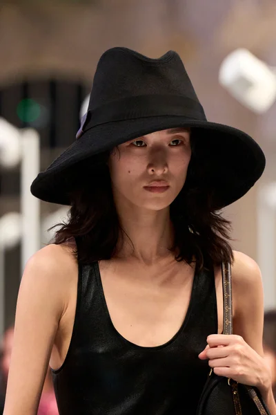 Look 32